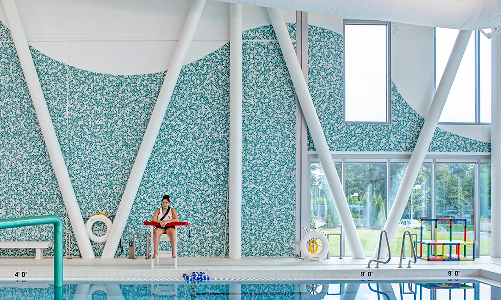 <p>Colorful tiles continue on walls of Family Pool</p>
