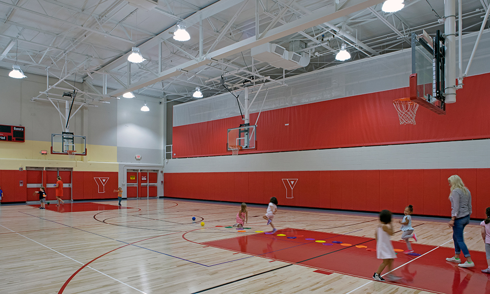 <p>The new expanded gymnasium with dividing walls enables the space to act as a full court or two separate gyms. </p>
