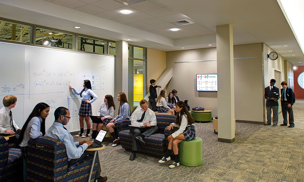 <p>Spaces and furniture allow multiple configuration and student presentations.</p>
