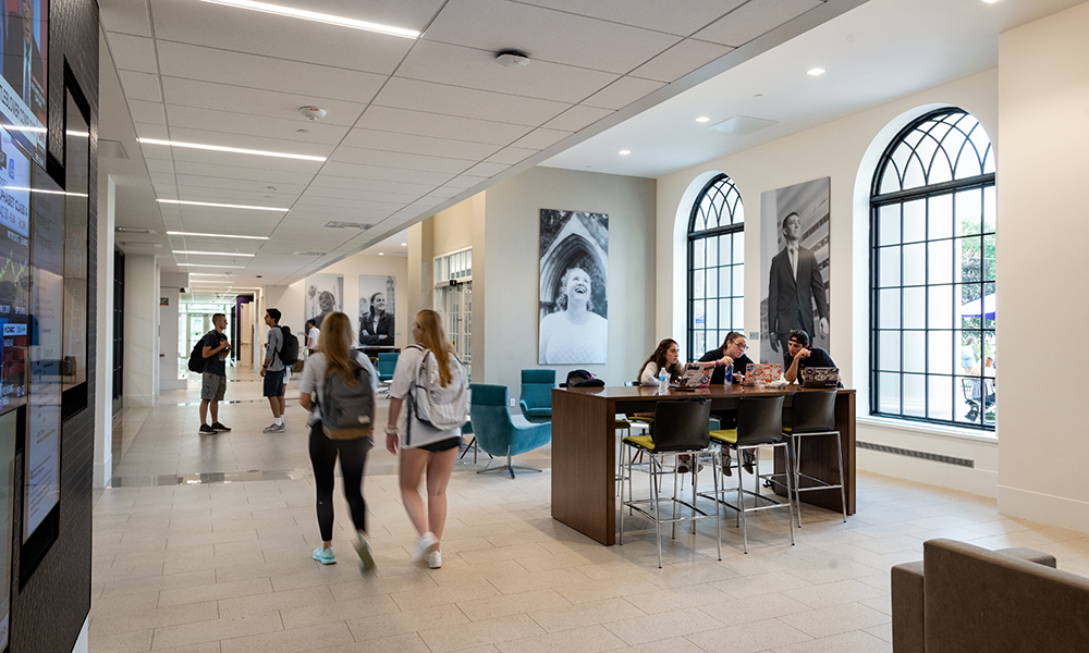 <p>As a main pedestrian thoroughfare, the corridor has become an active place where students and faculty stop to gather, eat, and study.</p>
