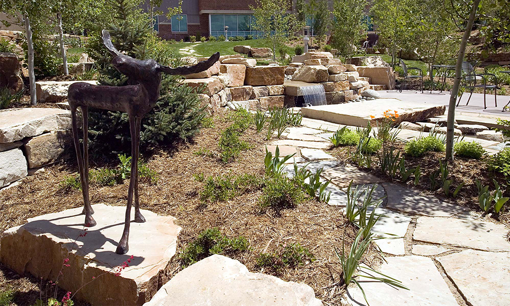 <p>The use of local, natural materials, artwork, and running water creates an environment of healing and wellness.</p>
