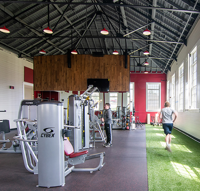 <p>Along the windows is turf for sled pulls and additional turf workouts.</p>
