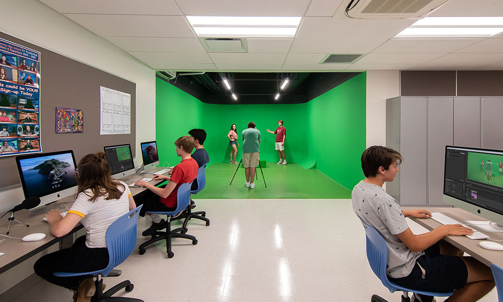 <p>Active, hands-on learning environments provide opportunity for 21st century teaching pedagogies to flourish in the renovated school. </p>
