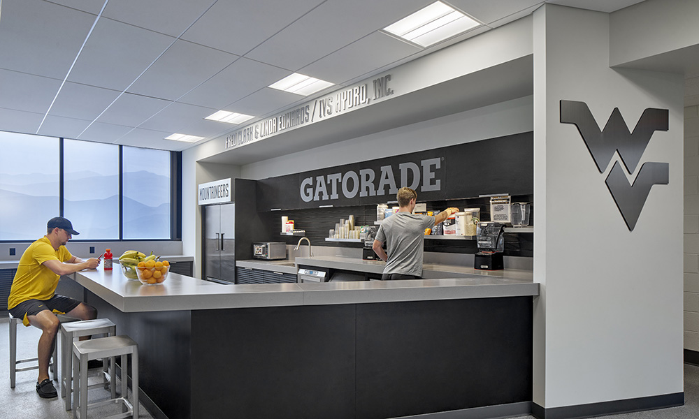 <p>Nutrition spaces spread throughout the facility with grab-n-go windows and fueling station options.</p>
