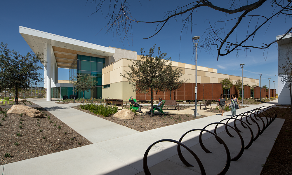<p>This project is on track to achieve a LEED Silver certification and extends the phase one amenities with private gardens for the infusion suite, extended Thrive paths for walking and outdoor plazas for members and staff. </p>
