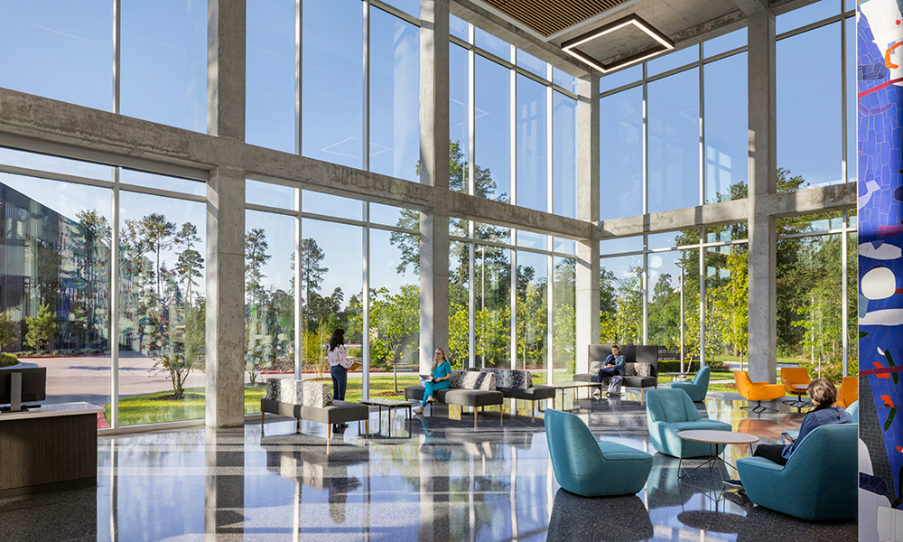 <p>An open, welcoming double-height lobby serves as the College’s “living room” and provides a powerful bridge between indoors and outdoors.</p>
