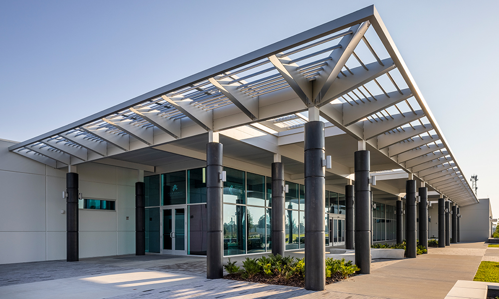 <p>An inviting entry plaza welcomes visitors and enhances their experience, while a clerestory daylighting system distributes natural light deep into both public and staff areas, reducing energy use and creating a bright, productive environment that is uncommon in facilities of this type.</p>
