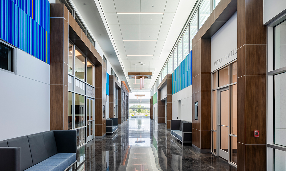 <p>At the ends of the public corridors, expansive curtain wall windows frame views of the surrounding landscape, visually connecting the interior spaces with the natural environment and enhancing occupants’ sense of openness and well-being.</p>
